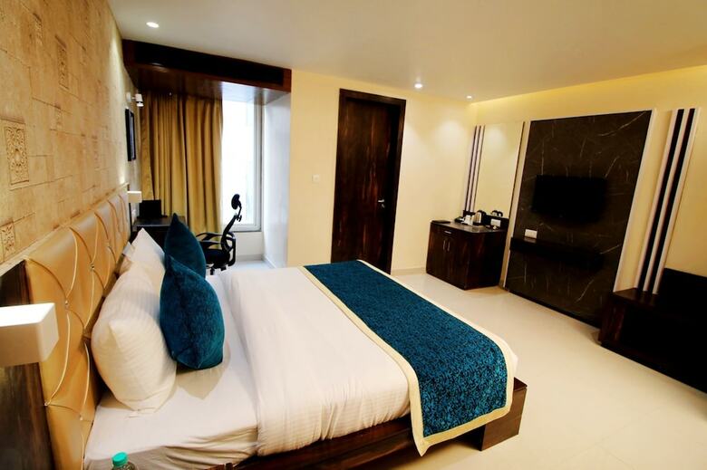 Pinnacle By 1589 Hotels