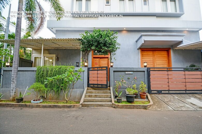 Hotel Zen Rooms Puri Indah Syariah
