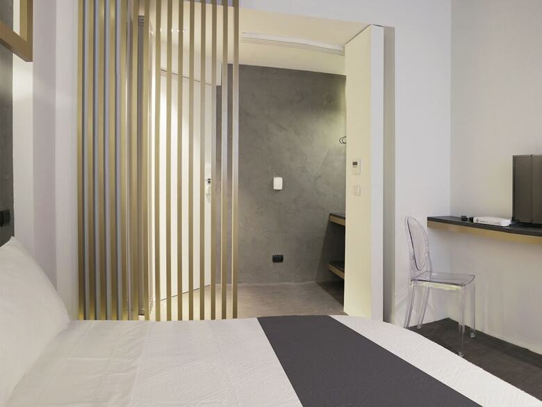 Hotel Bed And Taste