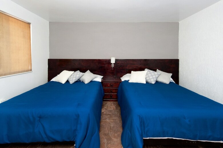 Hotel Econosuites Monterrey