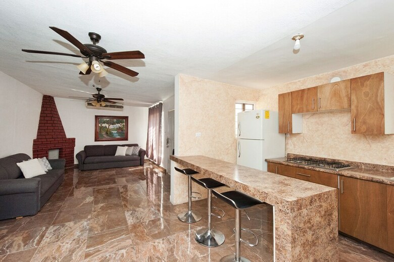 Hotel Econosuites Monterrey