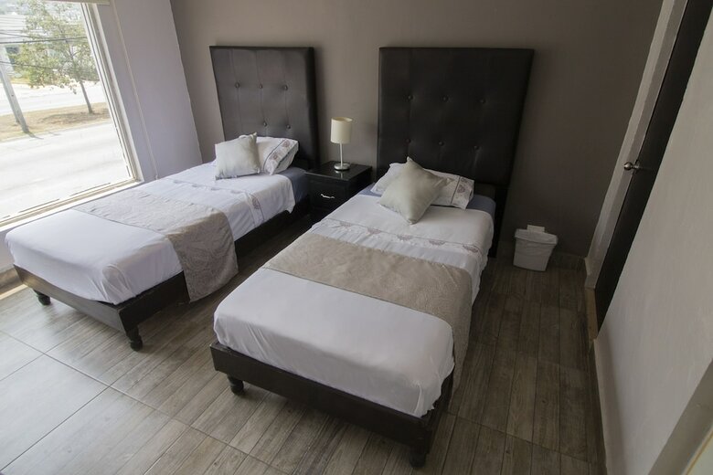 Hotel Econosuites Monterrey