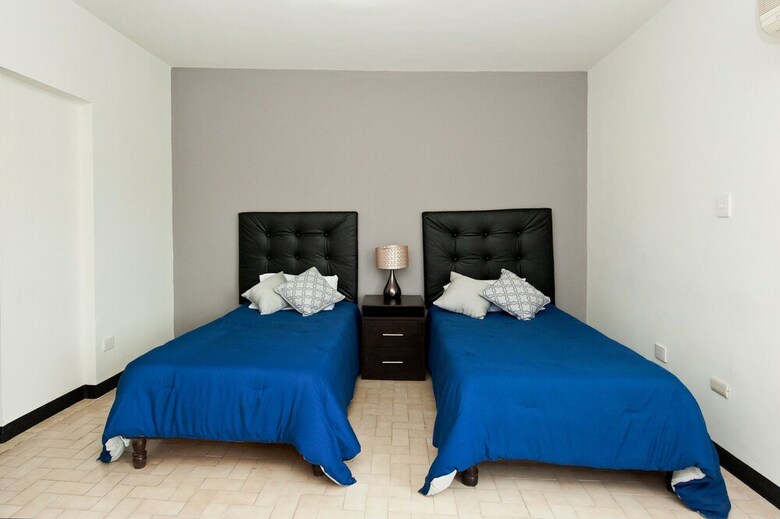Hotel Econosuites Monterrey
