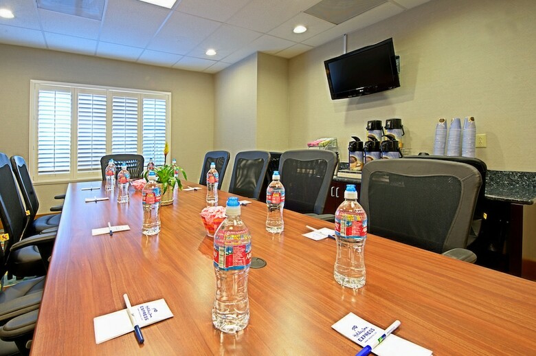 Holiday Inn Express Hotel & Suites Tucson
