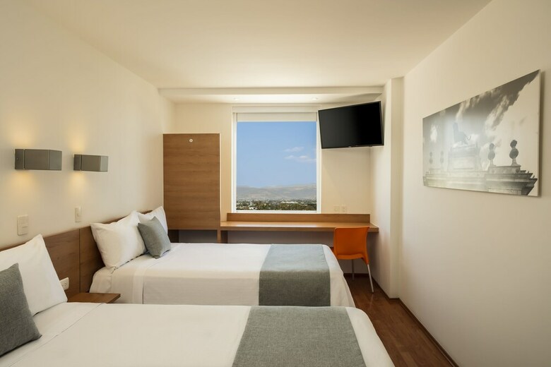 Hotel One Leon Antares