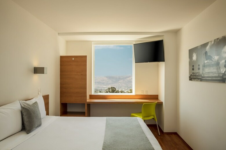 Hotel One Leon Antares