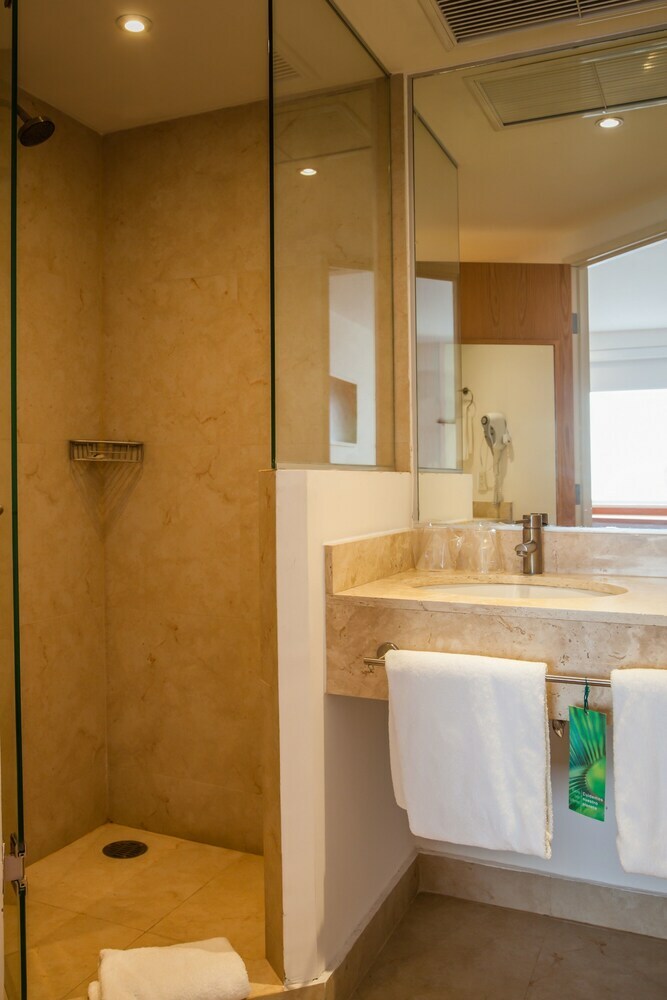 Hotel One Leon Antares