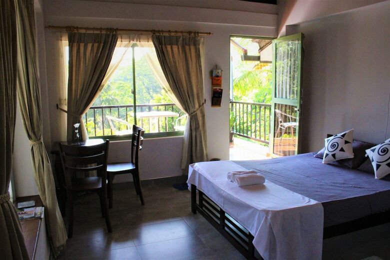 Bed & Breakfast E-stay Hanthana Kandy