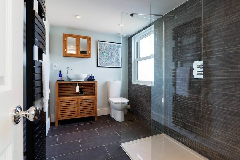 Veeve - Clapham Fairytale