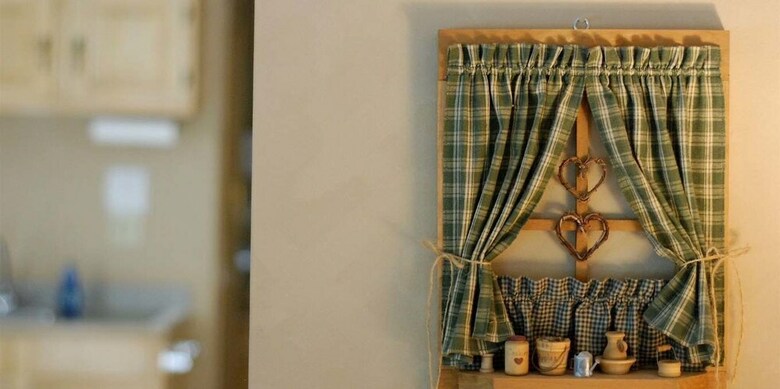 Bed & Breakfast Wrens Nest Village Inn