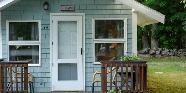 Bed & Breakfast Wrens Nest Village Inn