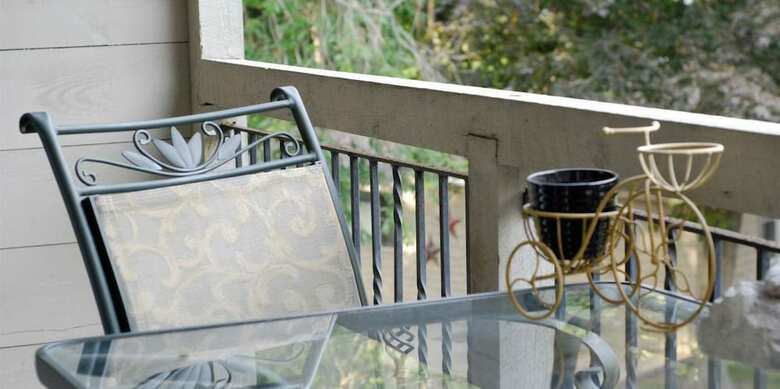 Bed & Breakfast Wrens Nest Village Inn