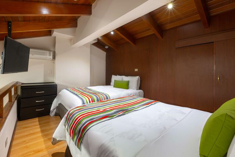 Hotel Country Inn & Suites