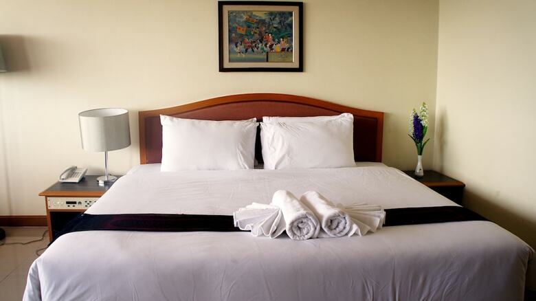 J.p. Emerald Hotel