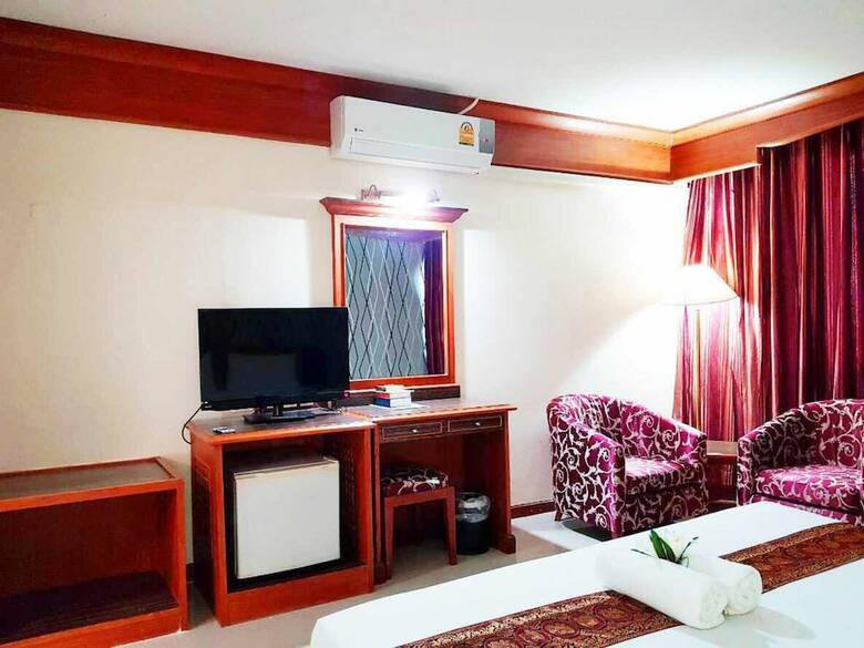 J.p. Emerald Hotel