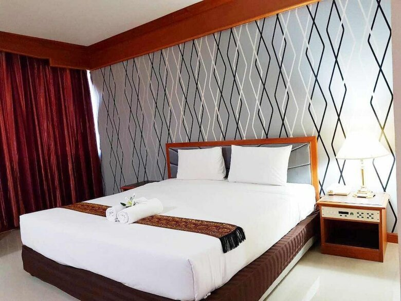J.p. Emerald Hotel