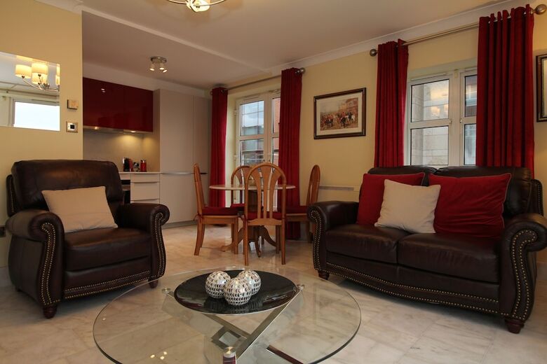 Luxury City River View Apartment