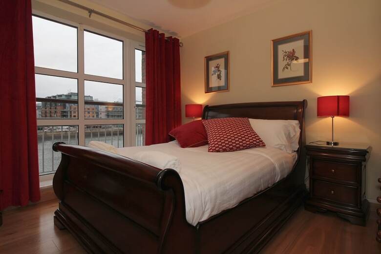 Luxury City River View Apartment
