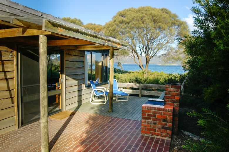 Hotel Edge Of The Bay Resort