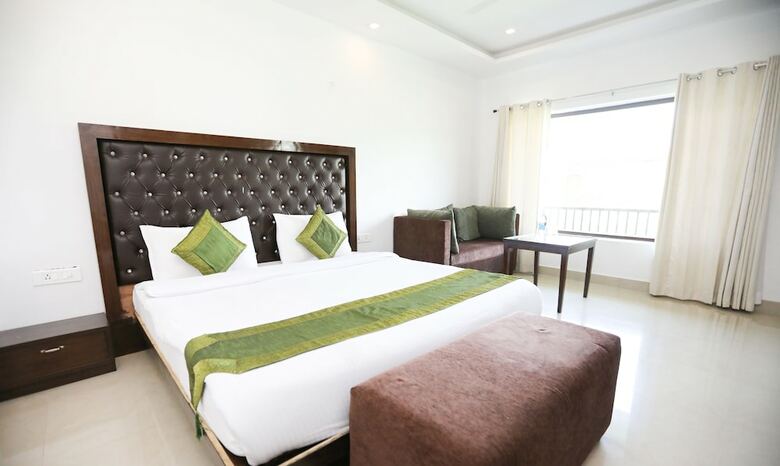 Hotel Treebo Tigers Pug Marks