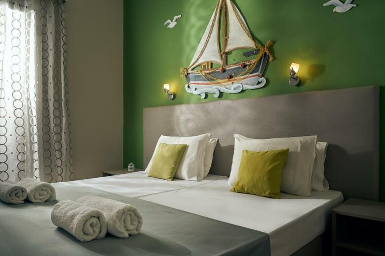 Aparthotel Elena Studios