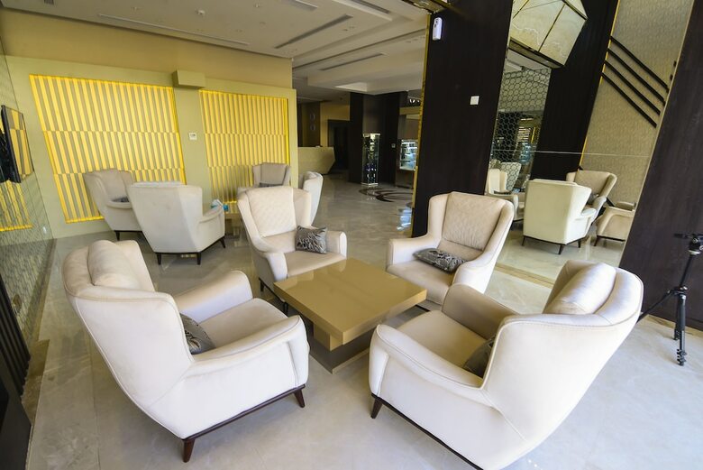 Rose White Hotel
