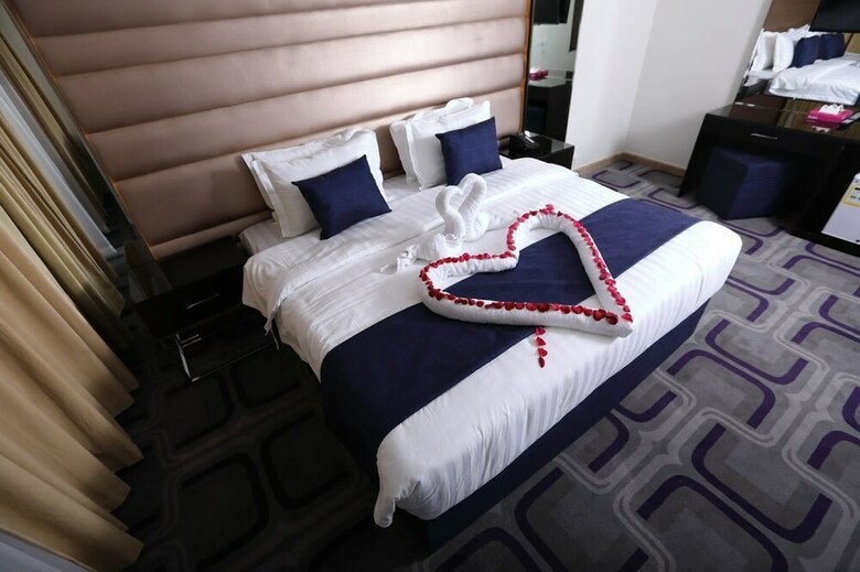Rose White Hotel