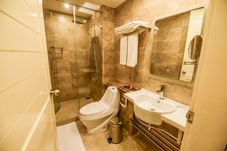 Grandeeza Luxury Hotel