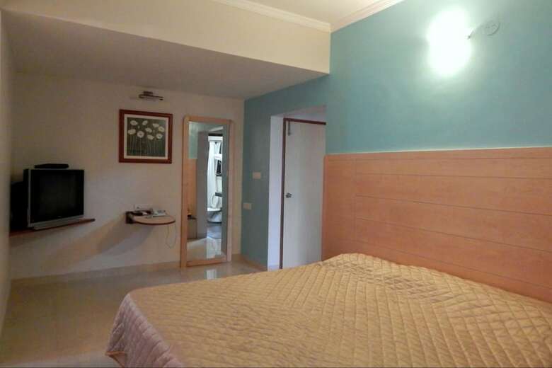 Hotel Raviraj