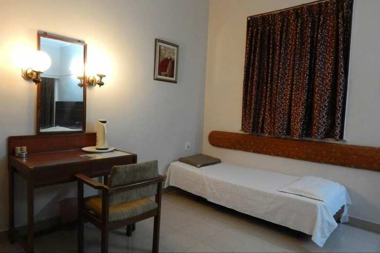 Hotel Raviraj