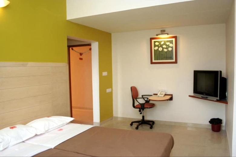 Hotel Raviraj