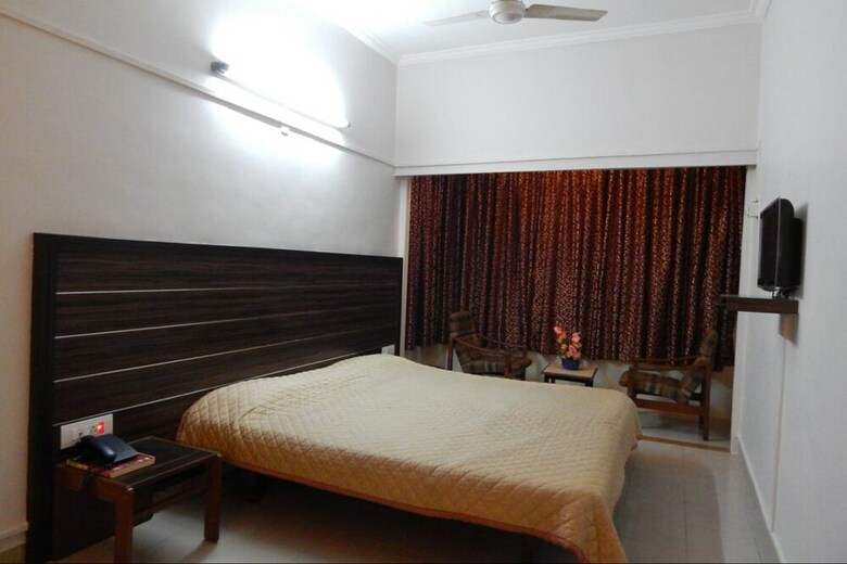 Hotel Raviraj