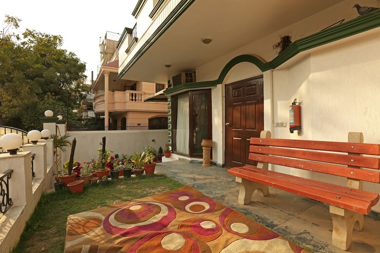 Oyo 8535 Hotel Mayarch