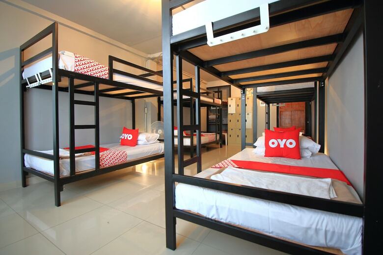 Hostal Oyo 421 Guyasuka Hostel & Cafe