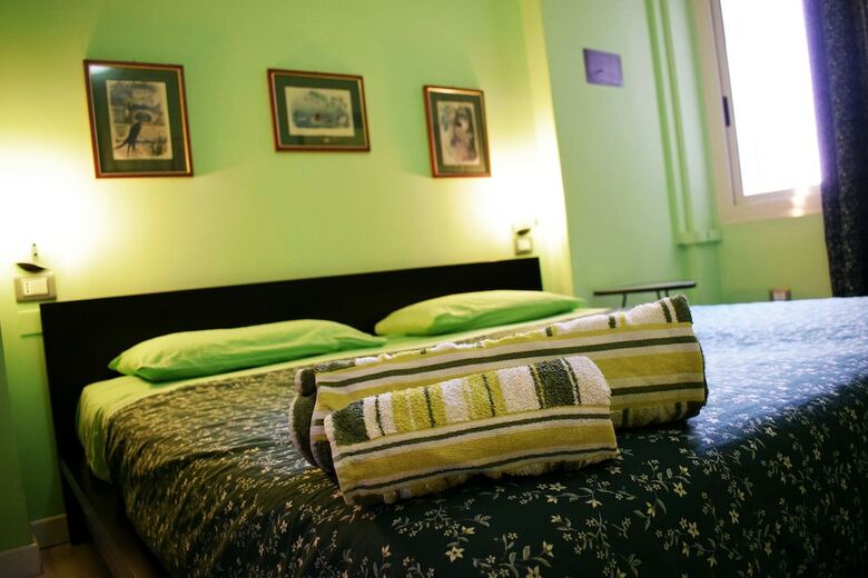 Bed & Breakfast Thanit Room