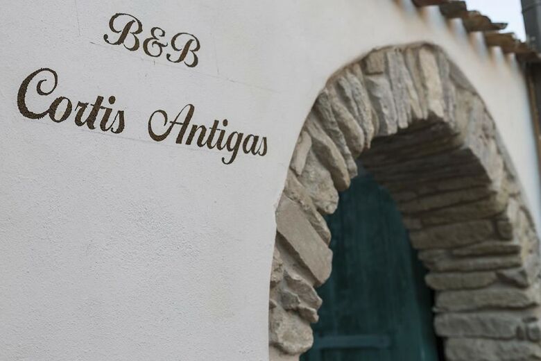 Bed & Breakfast Cortis Antigas