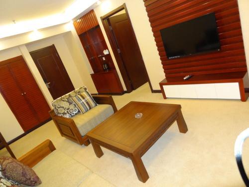 Huilong Tower Hotel