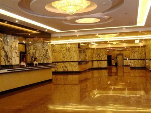 Huilong Tower Hotel