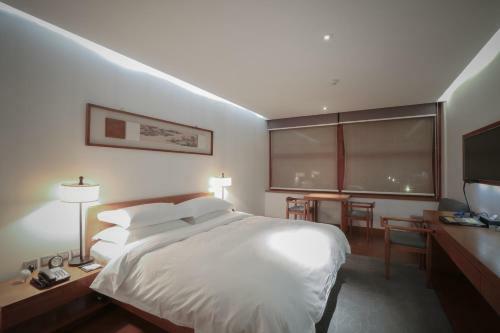 Qiwanglou Hotel