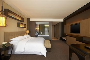 Sheraton Shanghai Waigaoqiao Hotel