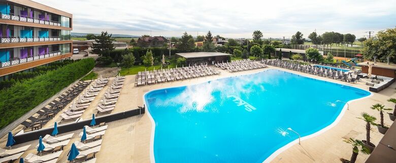 Sky Blue Hotel & Spa