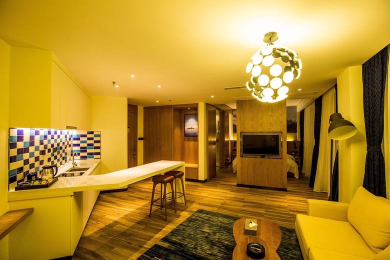 Spring Posh Roadsun International Hotel & Resort