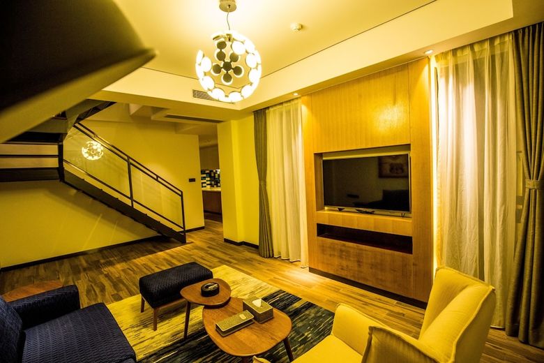 Spring Posh Roadsun International Hotel & Resort