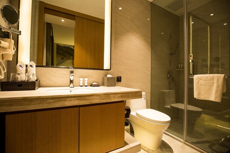Spring Posh Roadsun International Hotel & Resort