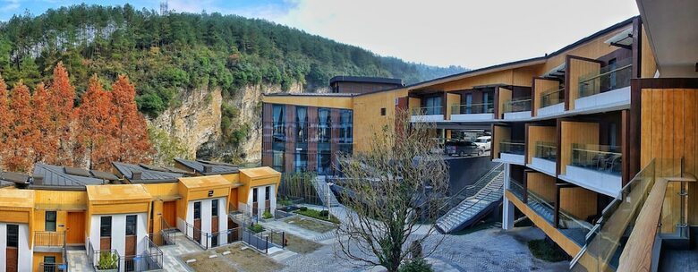Spring Posh Roadsun International Hotel & Resort