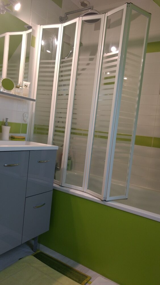 B&B Mycolorhouse