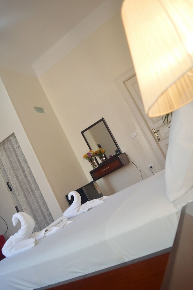 Hostal Midtown Hostel