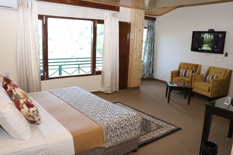 Hotel Maple Resort By Aamod