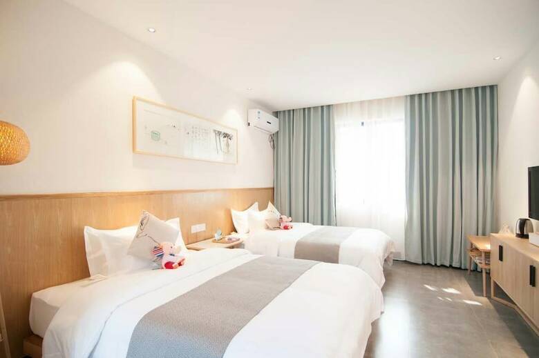 Hotel Heart Retreat. Island