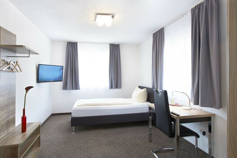 Hotel New In - Ingolstadt - Gaimersheim